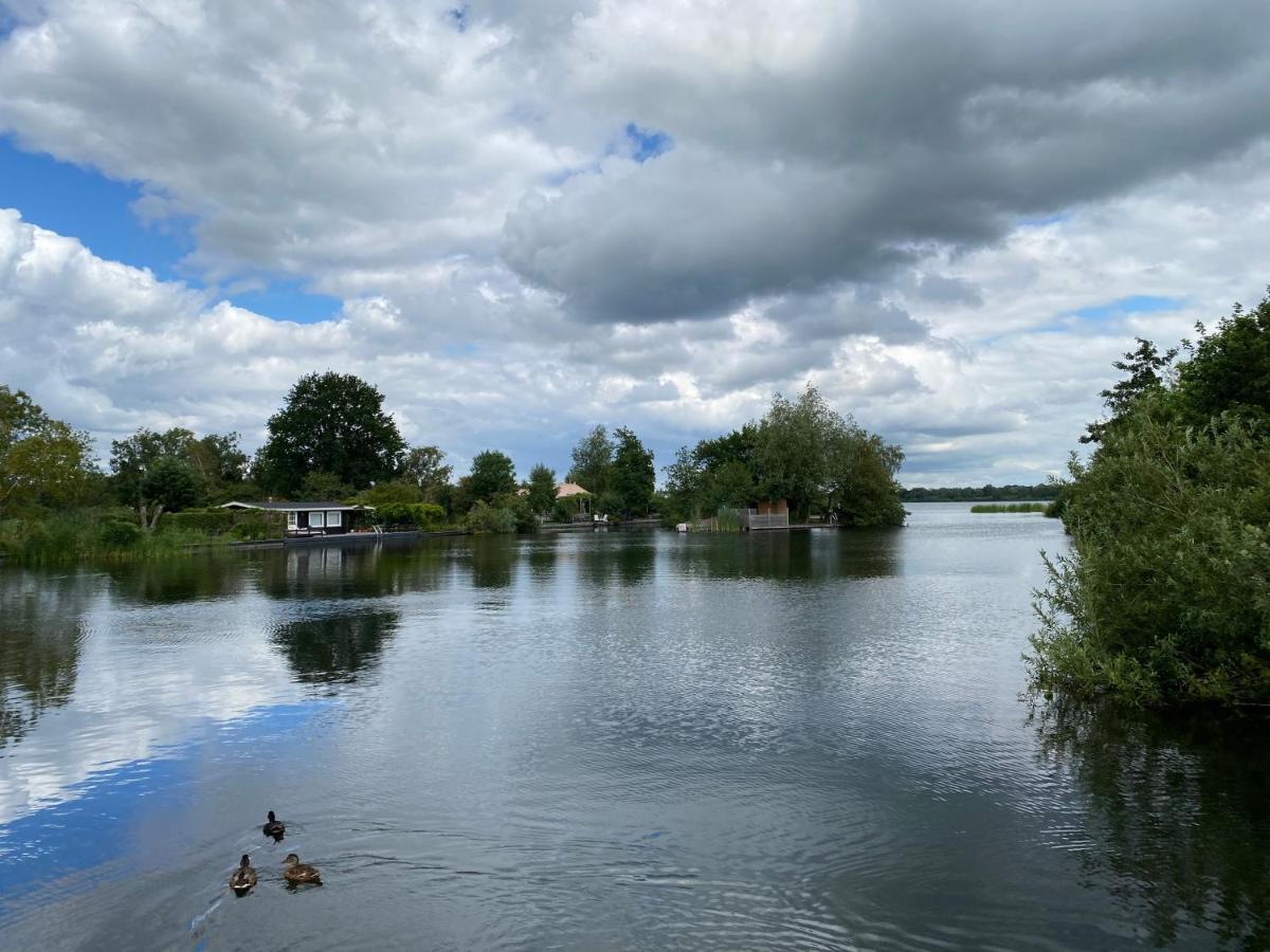 ホテル C'Est La Vie Houseboat Nederhorst den Berg エクステリア 写真
