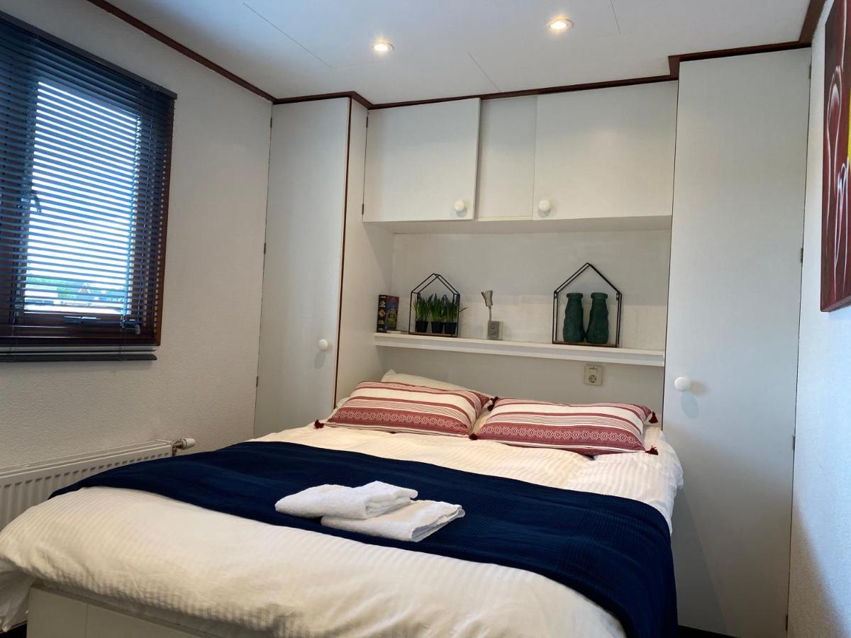 ホテル C'Est La Vie Houseboat Nederhorst den Berg エクステリア 写真