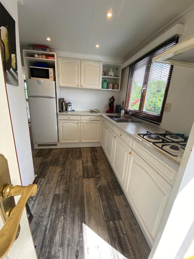 ホテル C'Est La Vie Houseboat Nederhorst den Berg エクステリア 写真