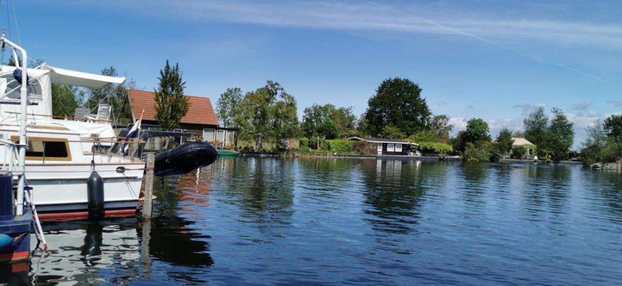 ホテル C'Est La Vie Houseboat Nederhorst den Berg エクステリア 写真